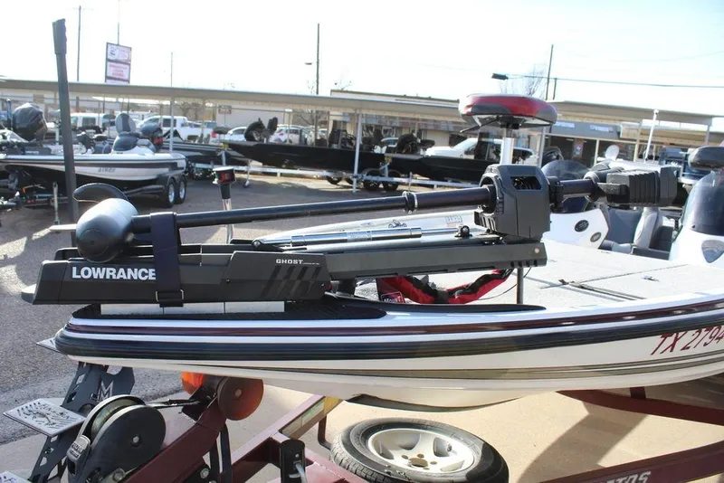 Slide: The Image of 2005 Stratos 201 Pro XL boat with Lowrance Ghost trolling motor in a dealership lot. - 7