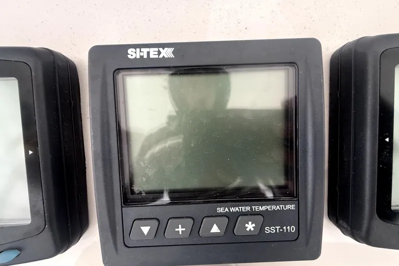 Slide: The Image of Sitex SST-110 sea water temperature gauge on 2004 Luhrs 41 Convertible boat. - 44