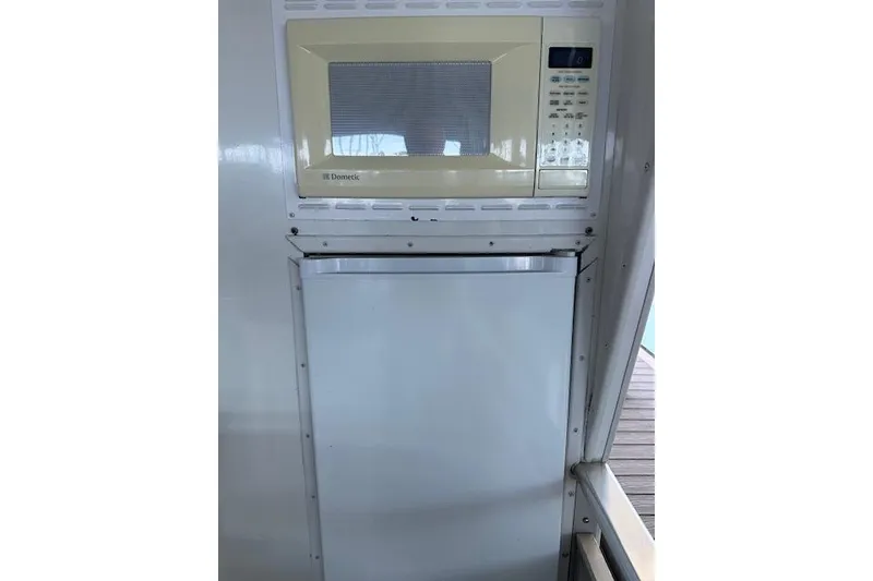 Slide: The Image of White door with window on 2008 Destination Yachts 45X14 boat interior. - 10