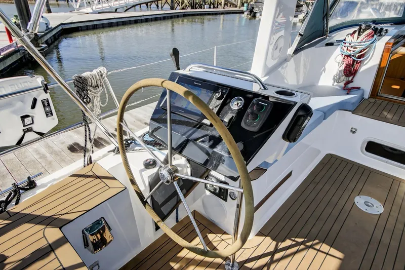 Slide: The Image of Southerly 420 port helm - 19