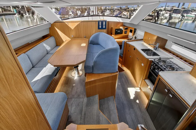 Slide: The Image of Southerly 420 interior - 24