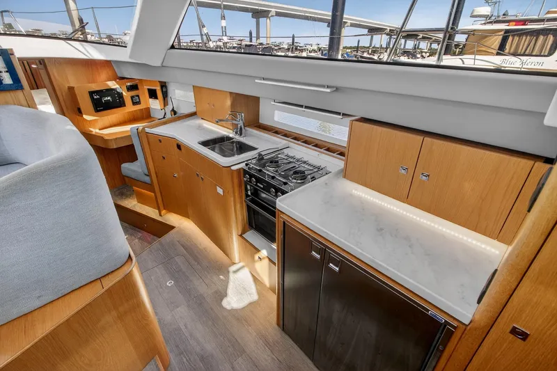 Slide: The Image of Southerly 420 galley - 30
