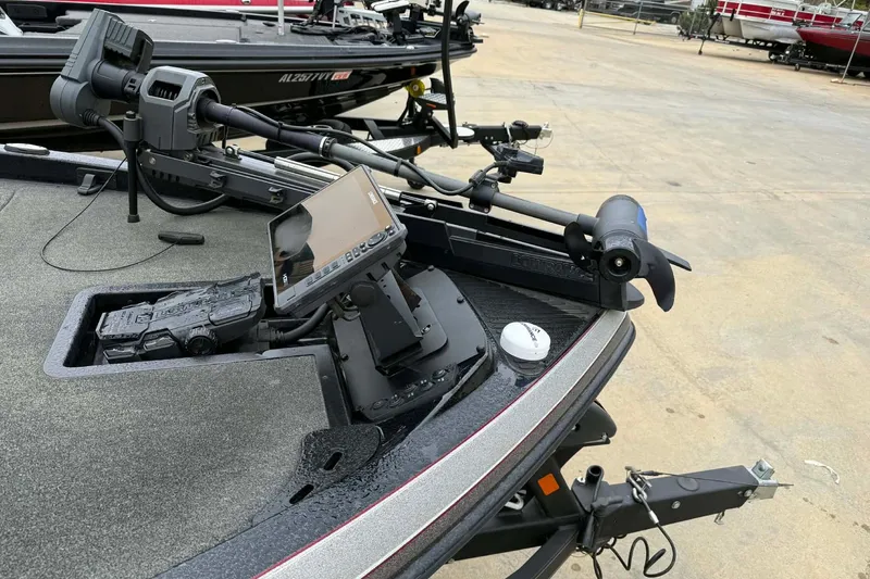 Slide: The Image of 2015 Ranger Z118 Comanche boat with advanced fishing equipment and electronics. - 3