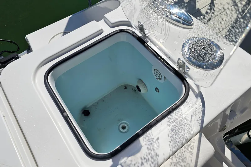 Slide: The Image of Livewell on 2021 Sea Hunt Gamefish 27 Forward Seating boat, open lid, water droplets visible. - 21