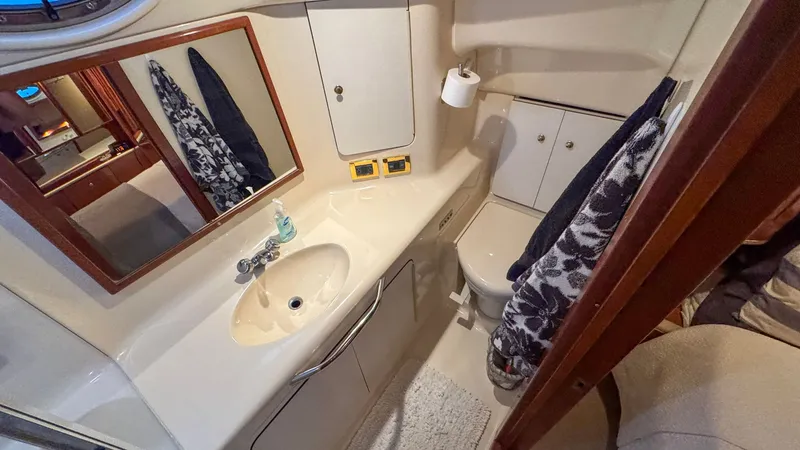 Slide: The Image of Aft Ensuite Head - 37