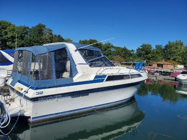 Slide: The Image of Carver Yachts Montego 3257 1989 - 0