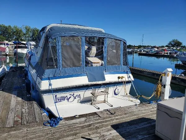 Slide: The Image of Carver Yachts Montego 3257 1989 - 1