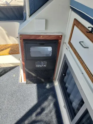 Slide: The Image of Carver Yachts Montego 3257 1989 - 7