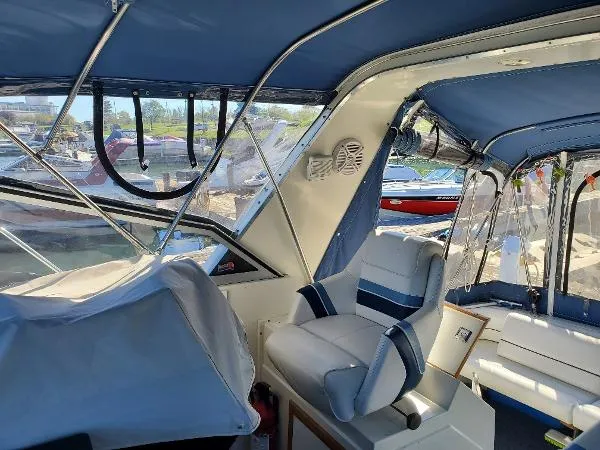Slide: The Image of Carver Yachts Montego 3257 1989 - 9