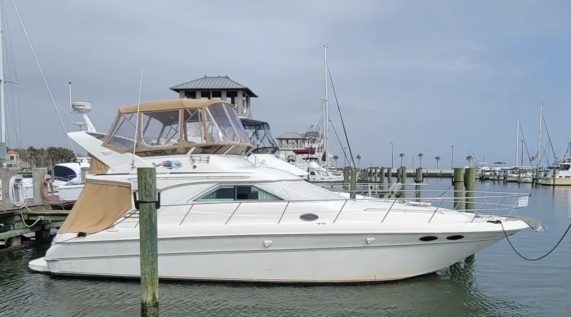 Slide: The Image of Sea Ray 400 Sedan Bridge 2000 - 1