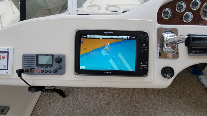 Slide: The Image of Sea Ray 400 Sedan Bridge 2000 - 7