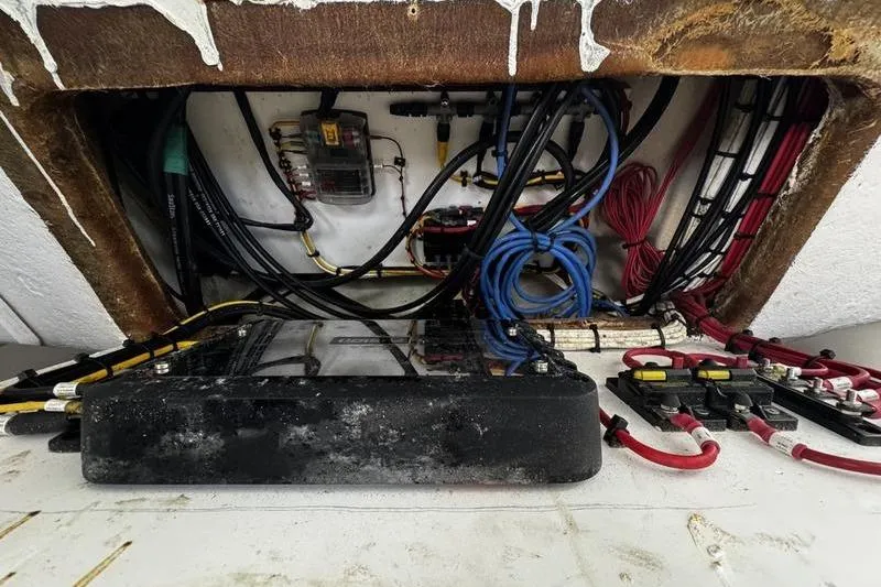 Slide: The Image of Electrical wiring and components inside a 2001 Glacier Bay 260 Canyon Runner boat. - 39