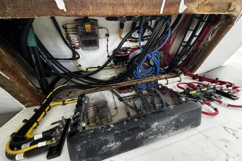 Slide: The Image of Electrical wiring and components inside a 2001 Glacier Bay 260 Canyon Runner boat. - 41