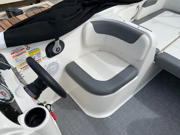 Slide: The Image of Bayliner XL E18 2020 - 2