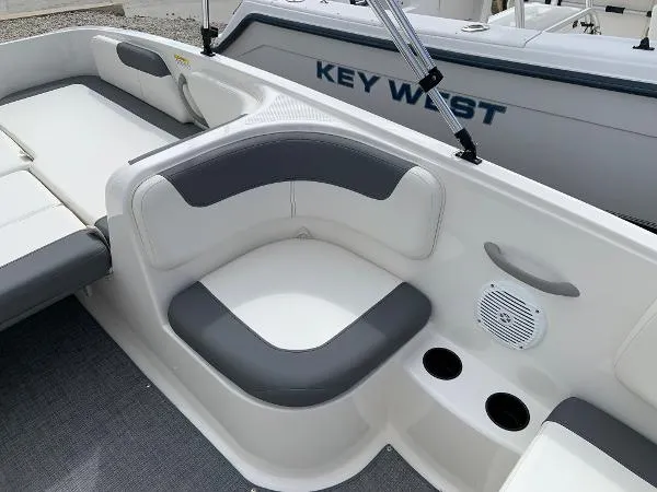 Slide: The Image of Bayliner XL E18 2020 - 3