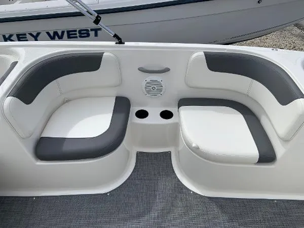 Slide: The Image of Bayliner XL E18 2020 - 4