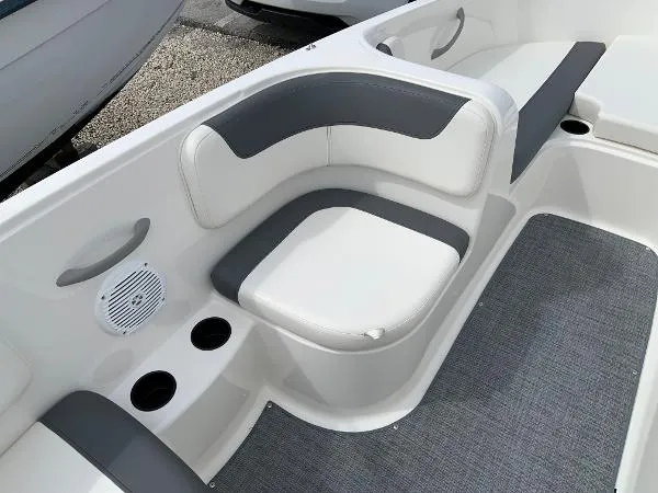 Slide: The Image of Bayliner XL E18 2020 - 5