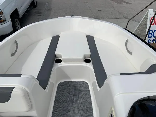 Slide: The Image of Bayliner XL E18 2020 - 6