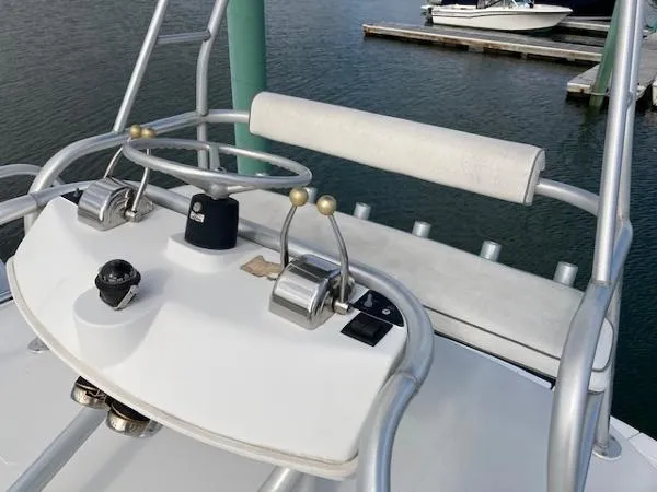 Slide: The Image of Luhrs 290 OPEN 2000 - 7