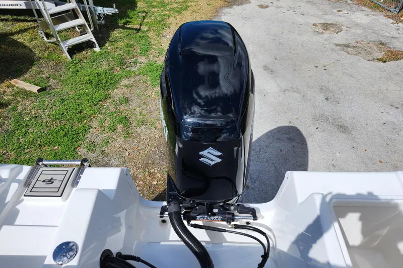 Slide: The Image of 2022 Sea Pro 259 Deep V CC boat with Suzuki outboard motor, rear view. - 33