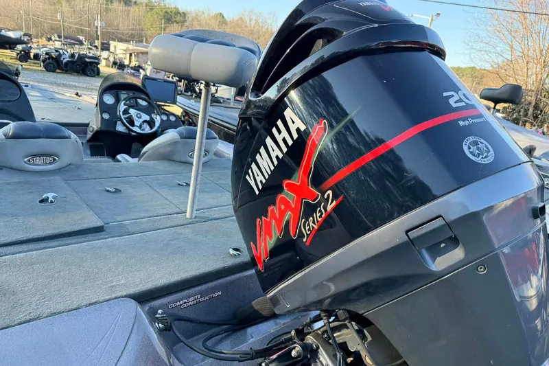 Slide: The Image of 2008 Stratos 294 XL boat with Yamaha VMAX Series 2 engine, outdoor setting. - 6