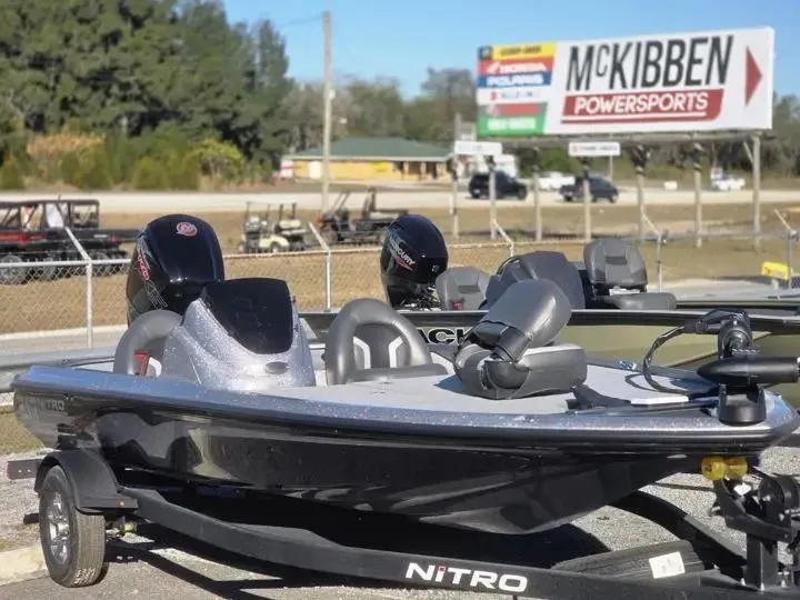 Slide: The Image of 2026 Nitro Z17 boat at McKibben Powersports. - 15