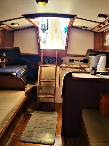 Slide: The Image of Cape Dory 30 MK II 1987 - 10
