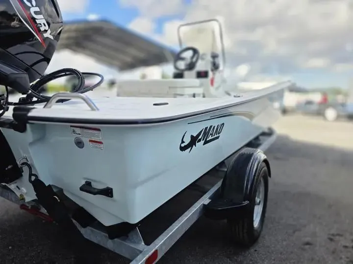 Slide: The Image of 2026 Mako Pro Skiff 17 CC on trailer, side view. - 7