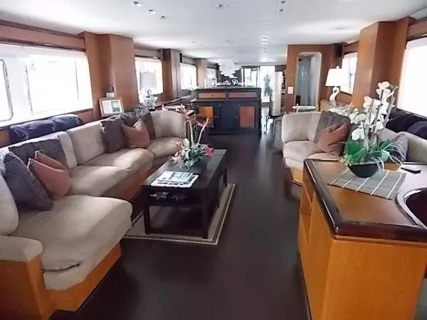 Slide: The Image of Azimut Motor Yacht 1990 - 6