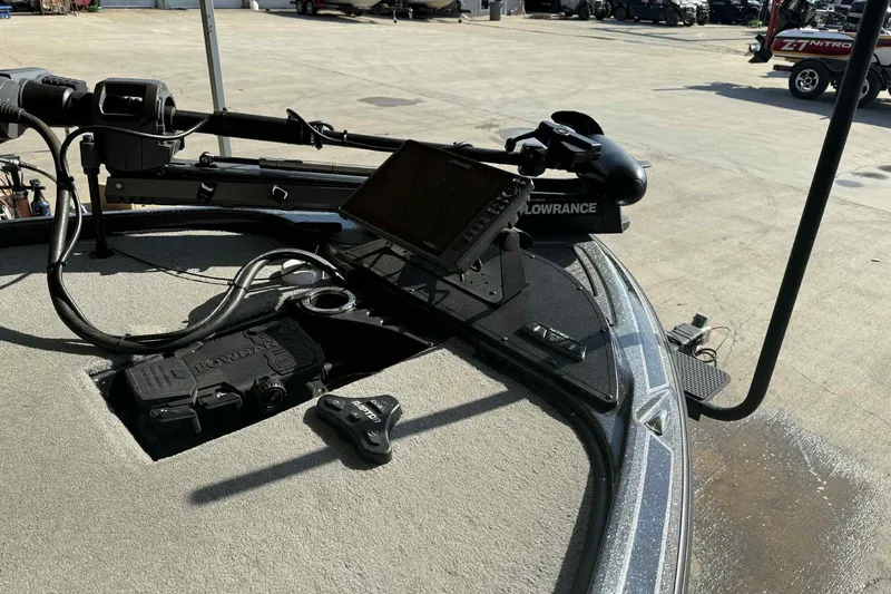 Slide: The Image of 2023 Nitro Z20 Pro boat dashboard with Lowrance electronics and trolling motor. - 9