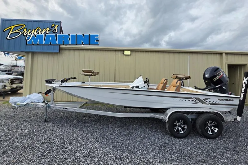 The Image of 2026 Xpress H20CC boat on trailer at Bryan's Marine dealership. - 0
