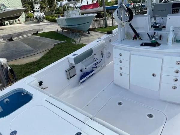 Slide: The Image of Everglades 325 Center Console 2014 - 11