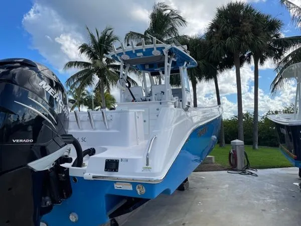 Slide: The Image of Everglades 325 Center Console 2014 - 2