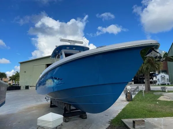 Slide: The Image of Everglades 325 Center Console 2014 - 4
