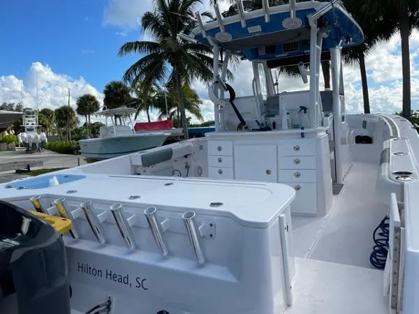 Slide: The Image of Everglades 325 Center Console 2014 - 9