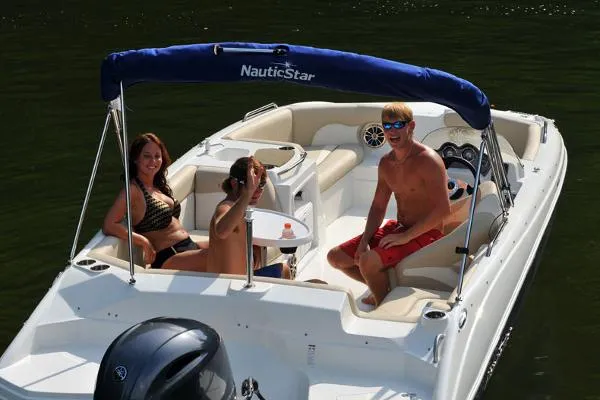 Slide: The Image of NauticStar 203SC Sport Deck 2017 - 7
