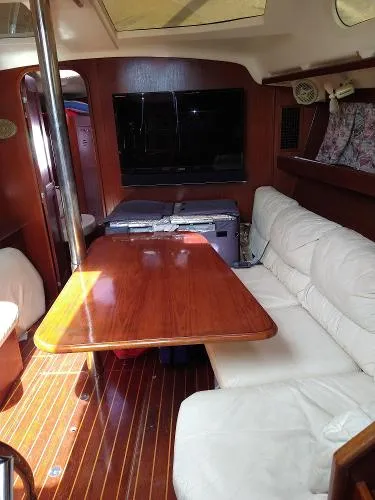 Slide: The Image of Hunter 45 Center Cockpit 1997 - 5