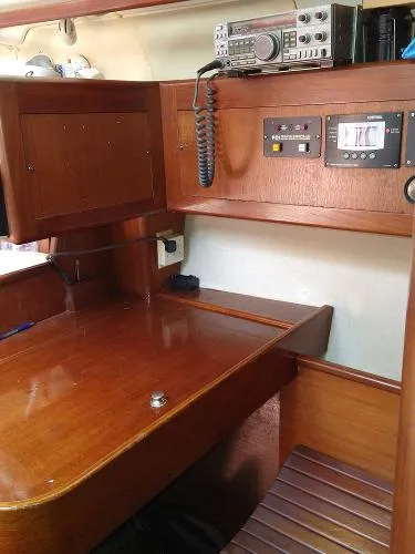 Slide: The Image of Hunter 45 Center Cockpit 1997 - 7