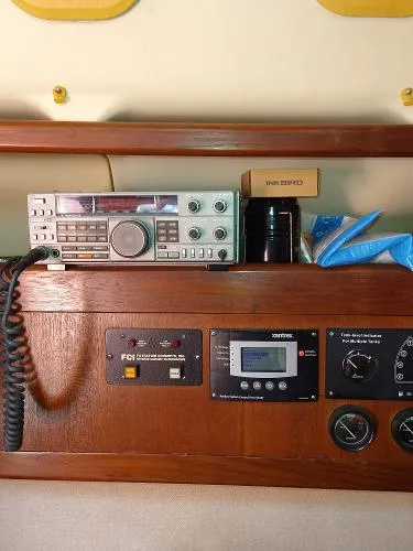 Slide: The Image of Hunter 45 Center Cockpit 1997 - 8