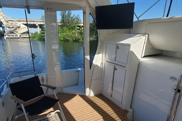 Slide: The Image of Carver Yachts 396 Aft Cabin 2001 - 8