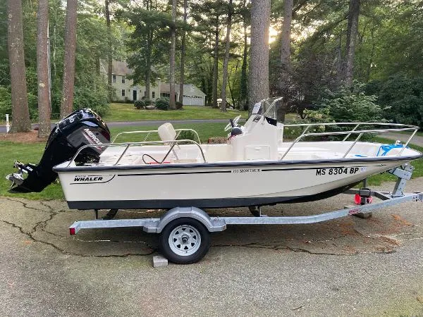 Slide: The Image of Boston Whaler 150 Montauk 2021 - 0