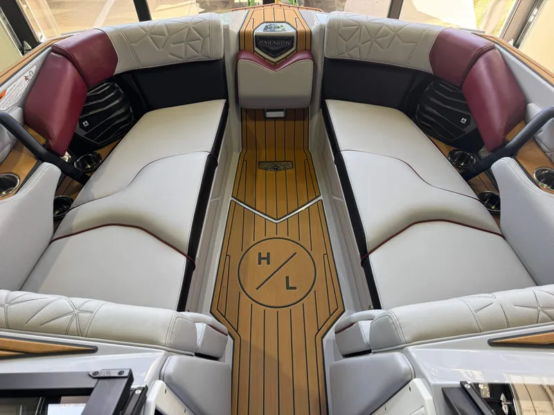 Slide: The Image of Interior of 2023 Nautique Super Air Nautique G23 Paragon boat. - 17