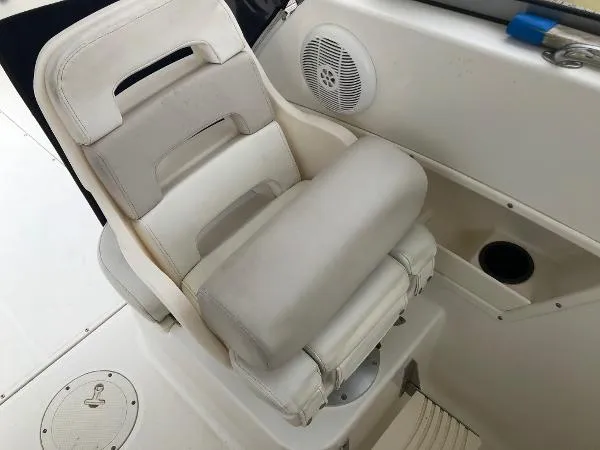 Slide: The Image of Boston Whaler 235 Conquest 2008 - 11