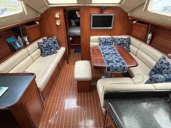 Slide: The Image of Hunter 50 Center Cockpit 2009 - 1
