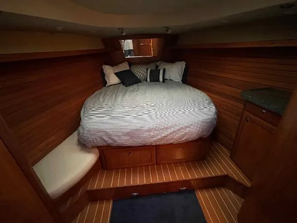 Slide: The Image of Hunter 50 Center Cockpit 2009 - 7