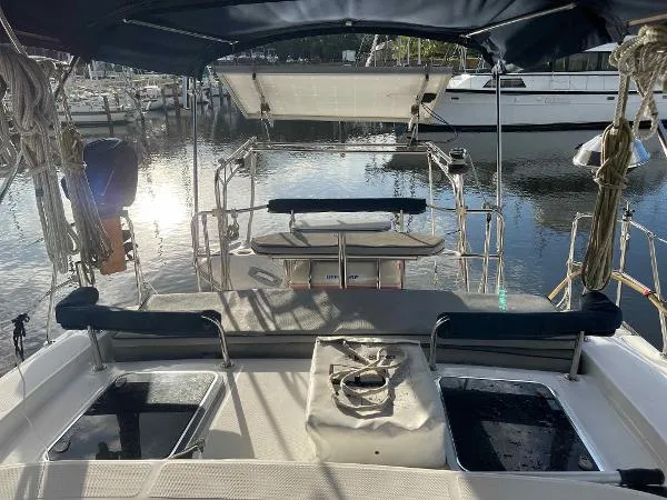 Slide: The Image of Hunter 50 Center Cockpit 2009 - 9