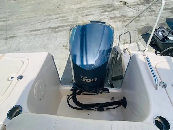 Slide: The Image of Grady-White Fisherman 230 2014 - 6