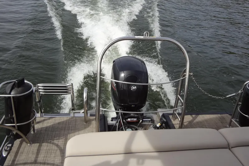 Slide: The Image of 2022 Harris FloteBote 230 Cruiser pontoon boat with powerful outboard motor on water. - 27