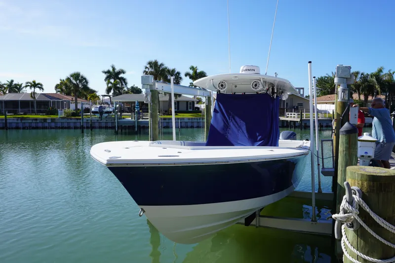 Slide: The Image of 2005 Regulator 32 Forward Seating boat at dock. - 29