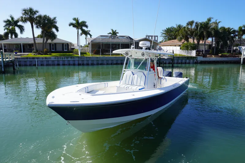 Slide: The Image of 2005 Regulator 32 Forward Seating boat on calm water. - 3